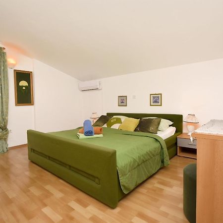Apartment And Rooms Artina Vodice Luaran gambar