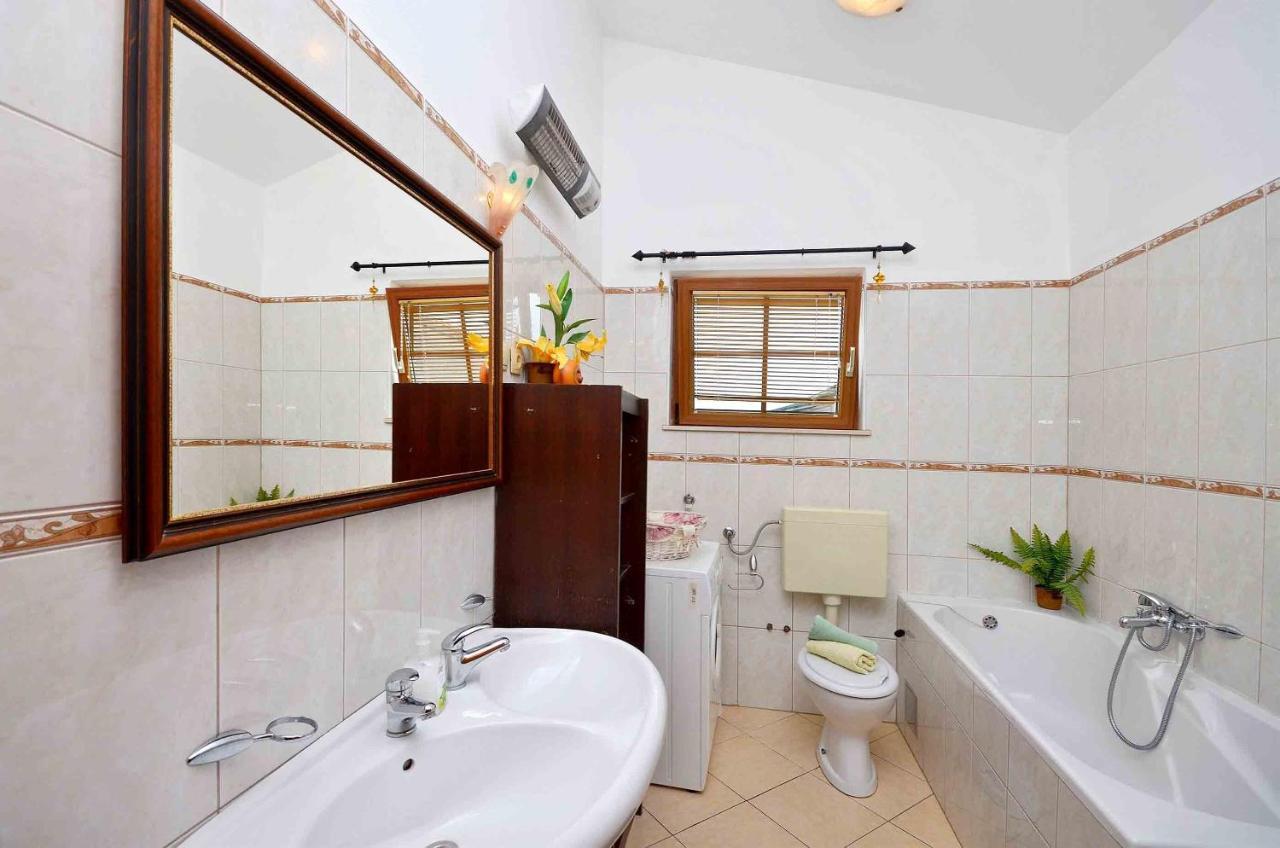 Apartment And Rooms Artina Vodice Luaran gambar