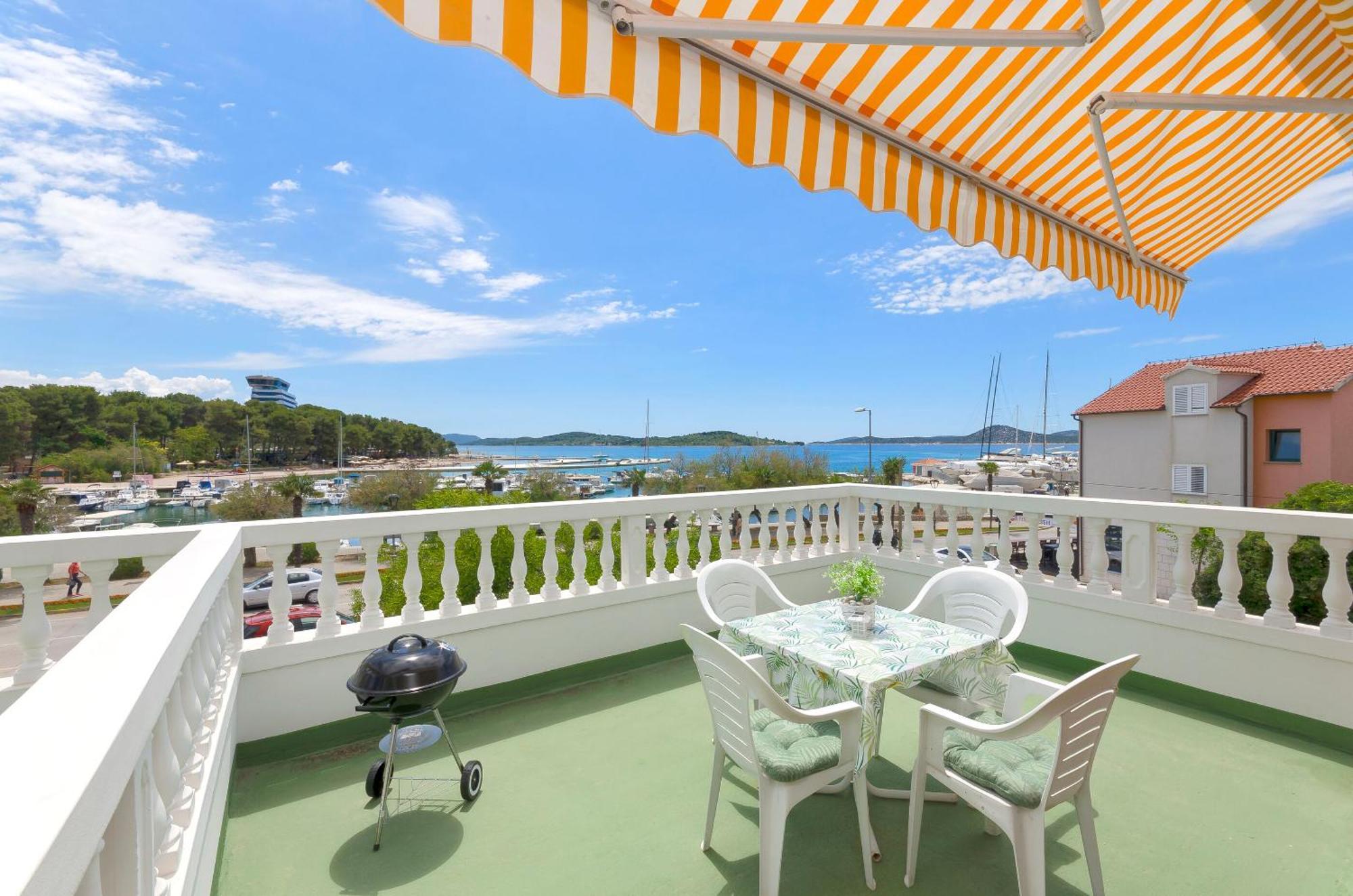 Apartment And Rooms Artina Vodice Luaran gambar