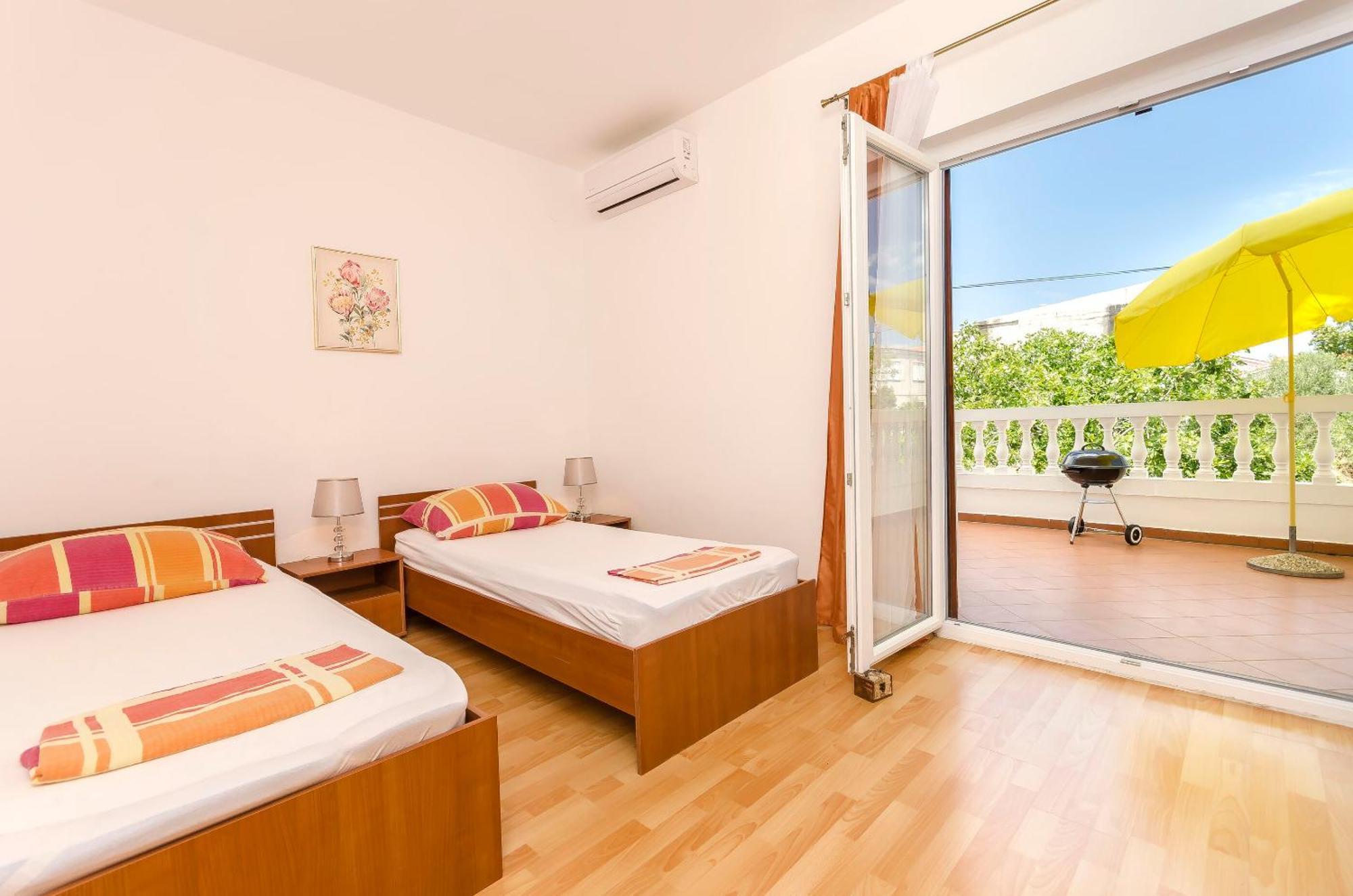 Apartment And Rooms Artina Vodice Luaran gambar