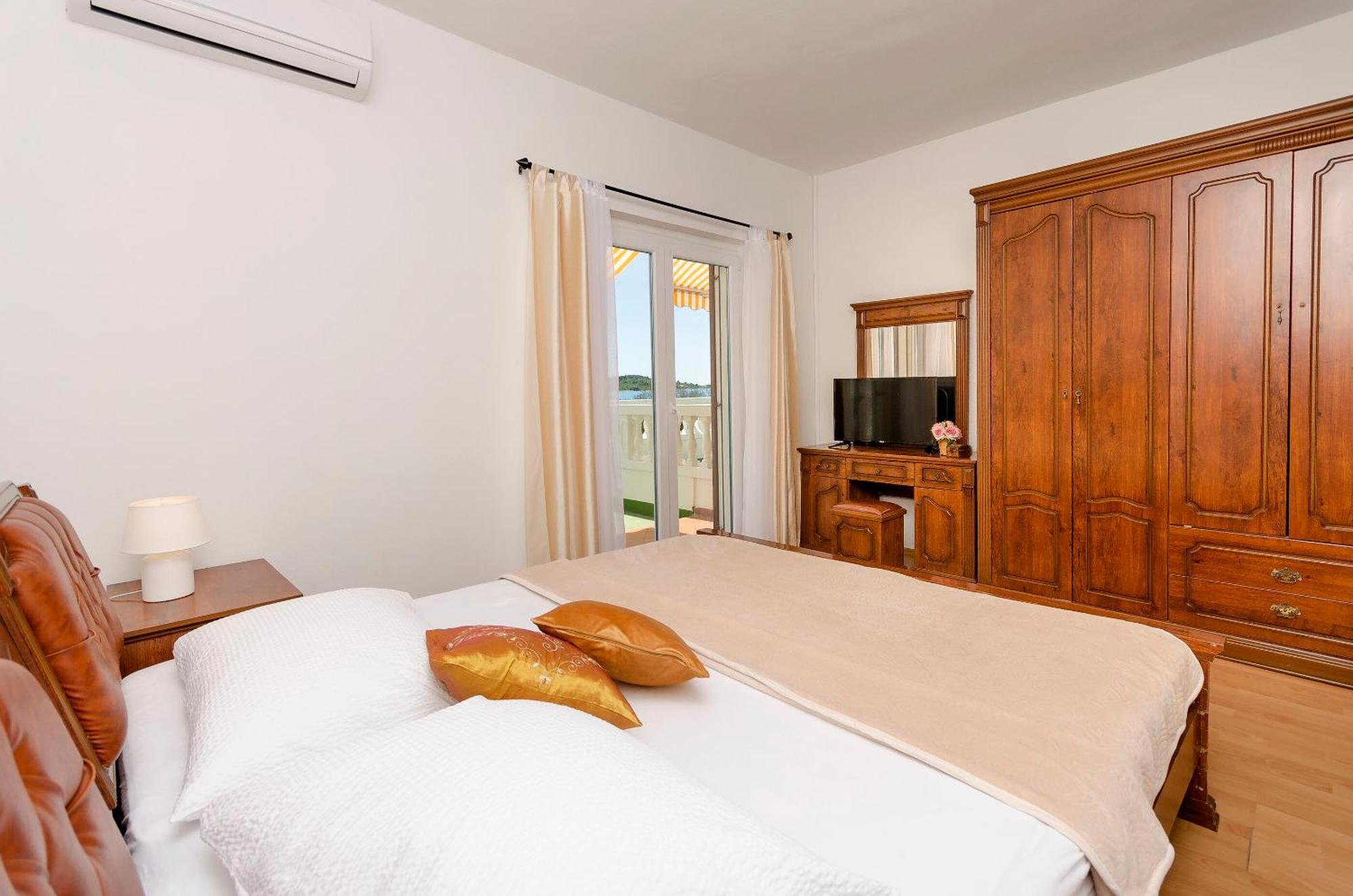 Apartment And Rooms Artina Vodice Luaran gambar