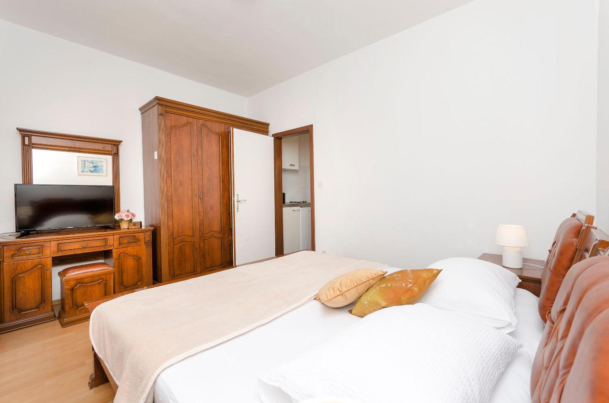 Apartment And Rooms Artina Vodice Luaran gambar