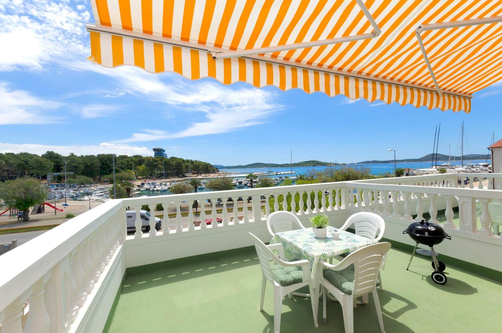 Apartment And Rooms Artina Vodice Luaran gambar
