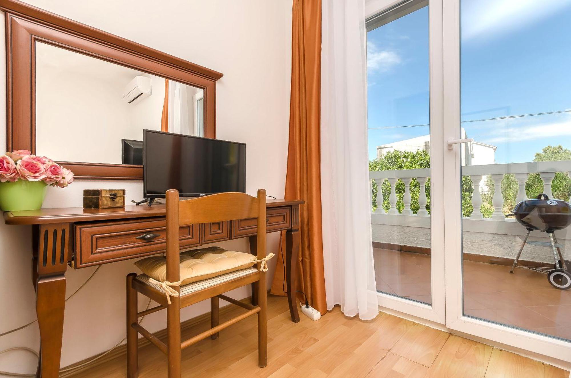 Apartment And Rooms Artina Vodice Luaran gambar