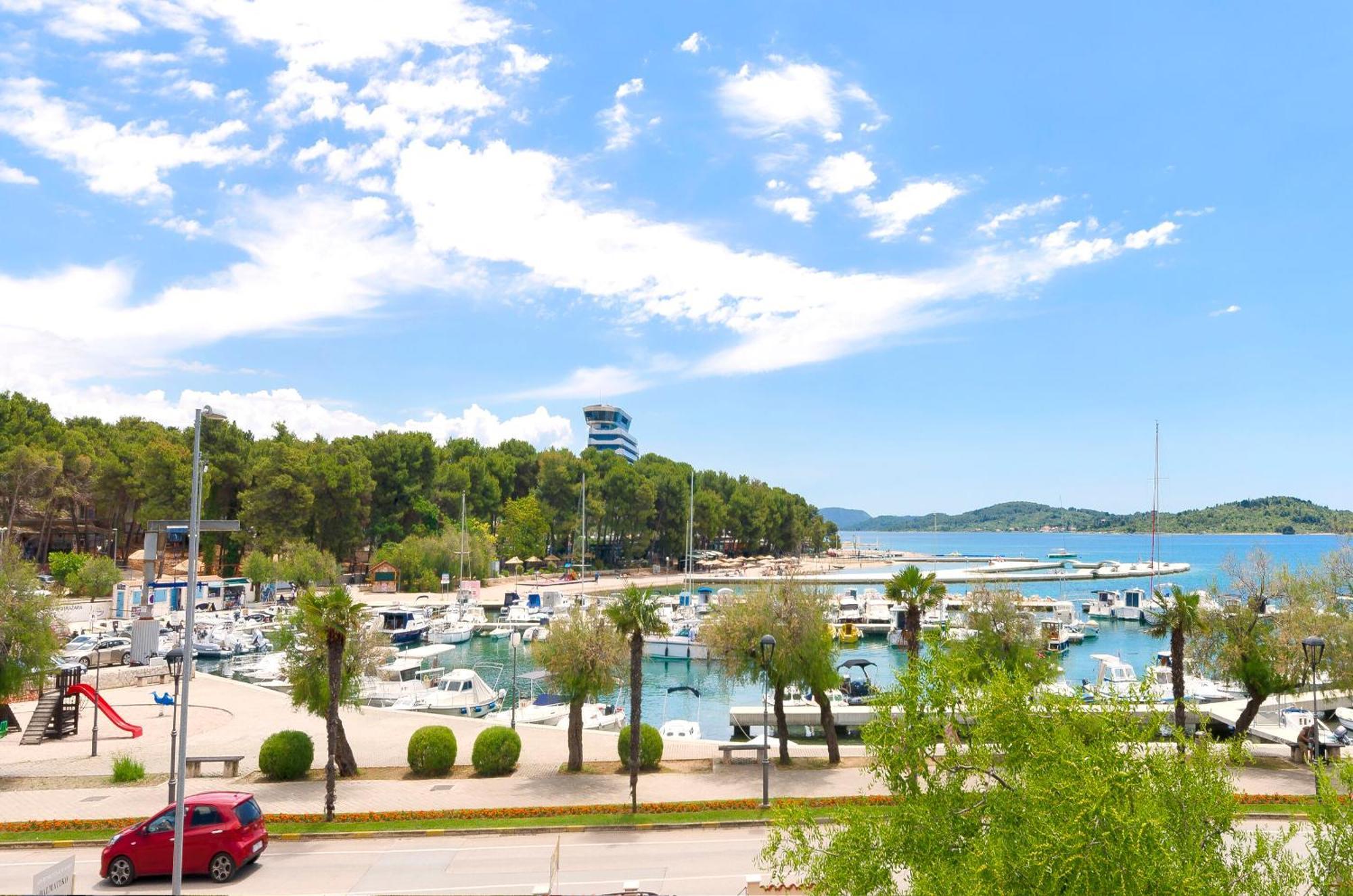 Apartment And Rooms Artina Vodice Luaran gambar