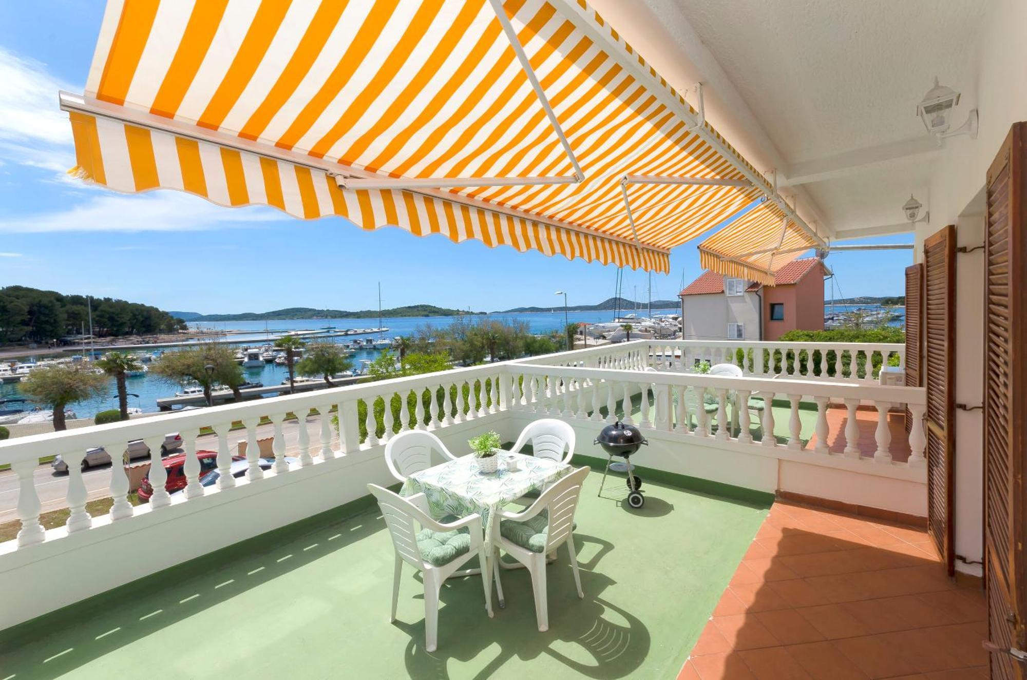 Apartment And Rooms Artina Vodice Luaran gambar