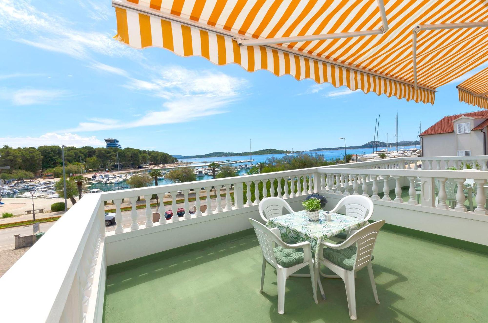 Apartment And Rooms Artina Vodice Luaran gambar